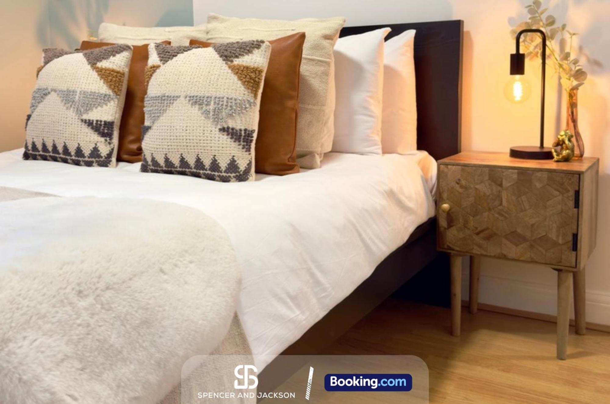 1 Bedroom City Centre Apartment Near The University And Bodleian Library By Spencer And Jackson Short Lets & Serviced Accommodation Оксфорд Экстерьер фото