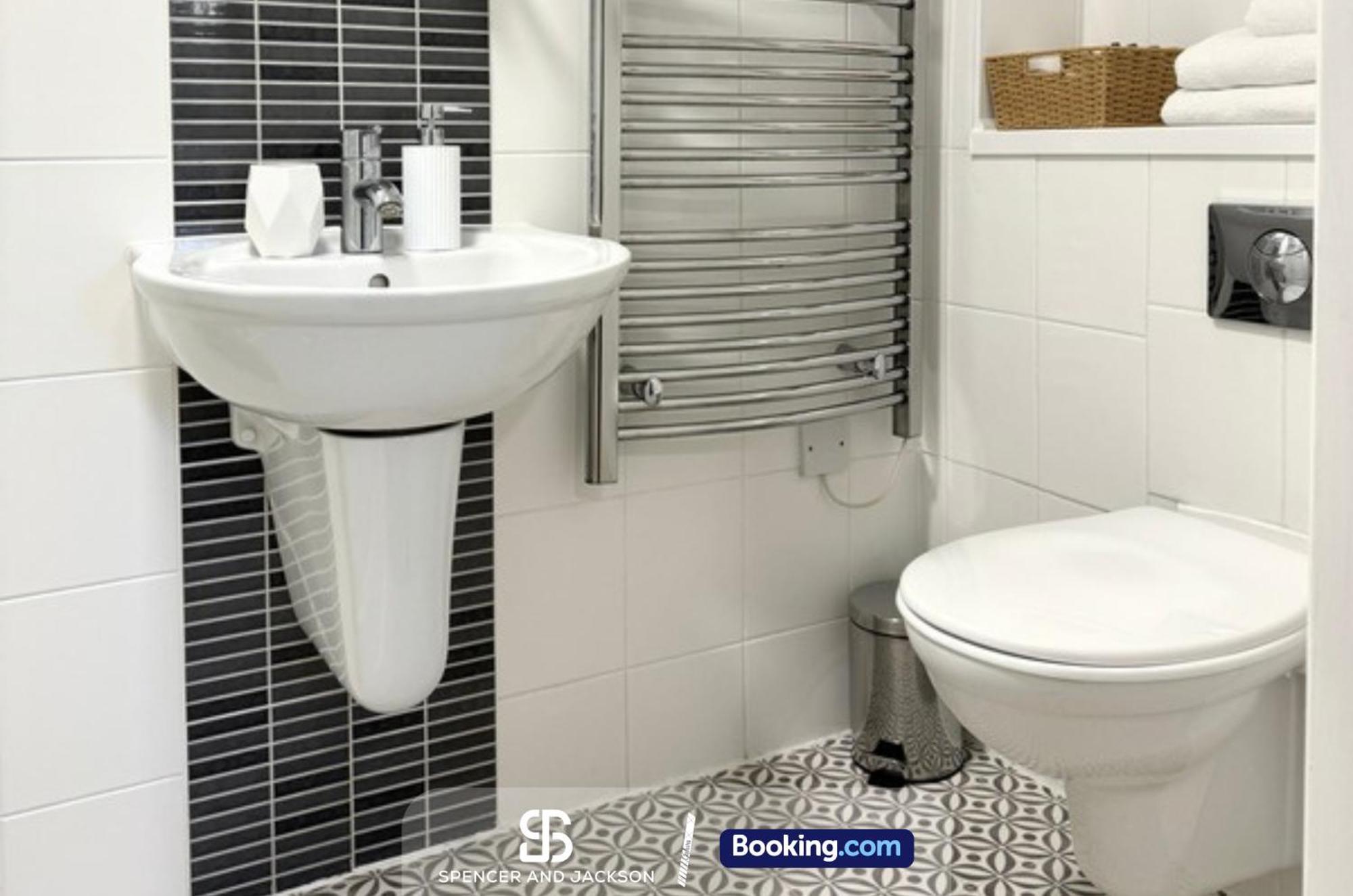 1 Bedroom City Centre Apartment Near The University And Bodleian Library By Spencer And Jackson Short Lets & Serviced Accommodation Оксфорд Экстерьер фото